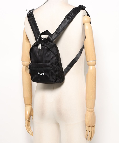 MSGM（エムエスジーエム）の「【NEW】「TheMwave」MINI バックパック（ボディバッグ/ウエストポーチ・メンズ・ブラック・ONE SIZE）」の9枚目の写真