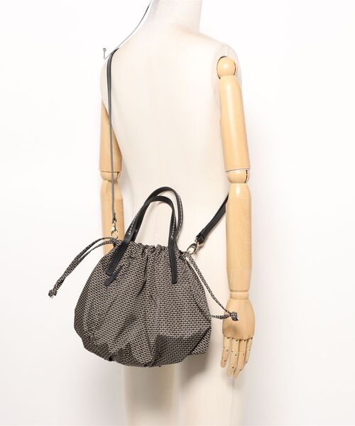 SAC'S BARJean（サックスバージーン）の「【VISONA/ヴィソナ】 HAND BAG（ハンドバッグ・レディース・ブルー/ベージュ系その他/グレイッシュベージュ/レッド/ブラック/スカイブルー・FREE）」の12枚目の写真
