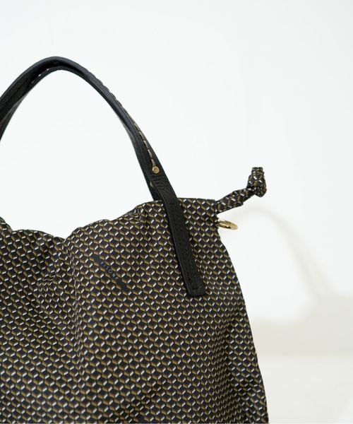 SAC'S BARJean（サックスバージーン）の「【VISONA/ヴィソナ】 HAND BAG（ハンドバッグ・レディース・ブルー/ベージュ系その他/グレイッシュベージュ/レッド/ブラック/スカイブルー・FREE）」の14枚目の写真