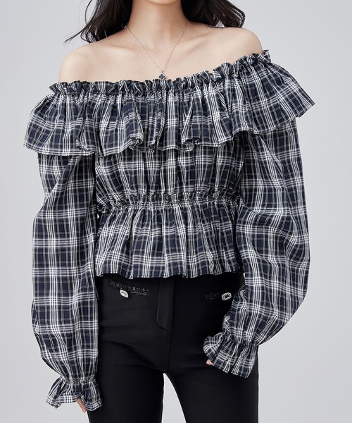 Lace Ladies(レースレディース)の「チェック柄 オフショルダー コンパクト フリル トップス(シャツ/ブラウス・レディース・ブラック/ブラウン・FREE)」の4枚目の写真