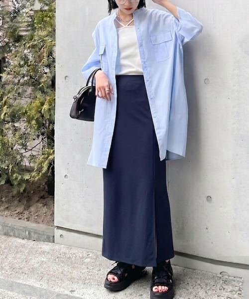 antiqua(アンティカ)の「接触冷感 スリット入り タイトスカート(スカート・レディース・チャコールグレー/ライトブルー/ブラック/ネイビー/モスグリーン/レッド/グリーン・R/P)」の22枚目の写真