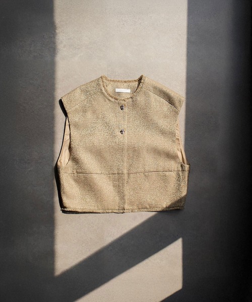 CHIGNON(シニヨン)の「(CHIGNON)TWEED SHORT VEST(ベスト・レディース・ベージュ/ブラック・ONE SIZE)」の2枚目の写真