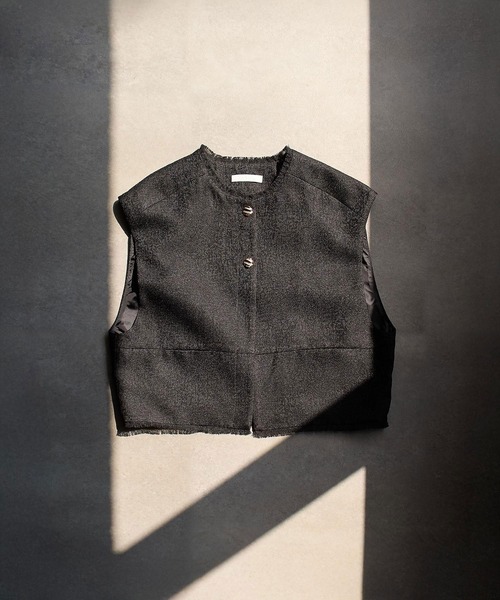 CHIGNON(シニヨン)の「(CHIGNON)TWEED SHORT VEST(ベスト・レディース・ベージュ/ブラック・ONE SIZE)」の1枚目の写真