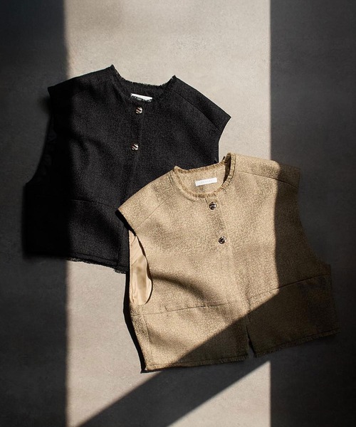 CHIGNON(シニヨン)の「(CHIGNON)TWEED SHORT VEST(ベスト・レディース・ベージュ/ブラック・ONE SIZE)」の3枚目の写真