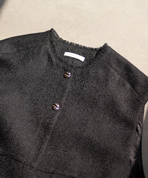 CHIGNON(シニヨン)の「(CHIGNON)TWEED SHORT VEST(ベスト・レディース・ベージュ/ブラック・ONE SIZE)」の6枚目の写真