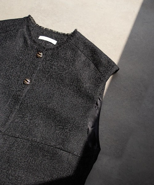 CHIGNON(シニヨン)の「(CHIGNON)TWEED SHORT VEST(ベスト・レディース・ベージュ/ブラック・ONE SIZE)」の7枚目の写真