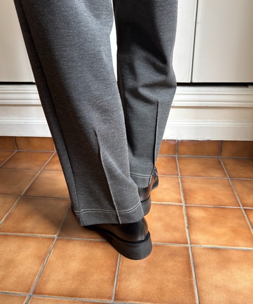 FUULLY STUDIO(フーリィーステューディオ)の「配色ステッチコクーンパンツ(スウェットパンツ・レディース・ブラウン/グレー/チャコールグレー・FREE)」の7枚目の写真