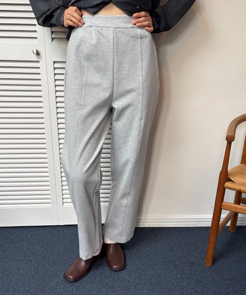FUULLY STUDIO(フーリィーステューディオ)の「配色ステッチコクーンパンツ(スウェットパンツ・レディース・ブラウン/グレー/チャコールグレー・FREE)」の12枚目の写真