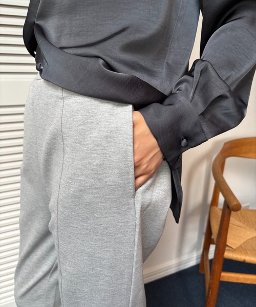 FUULLY STUDIO(フーリィーステューディオ)の「配色ステッチコクーンパンツ(スウェットパンツ・レディース・ブラウン/グレー/チャコールグレー・FREE)」の13枚目の写真