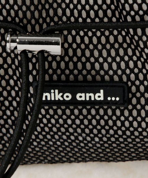 niko and...(ニコアンド)の「オリジナル2WAYナップサック(バックパック/リュック・レディース・ブラック/アイボリー・0)」の9枚目の写真