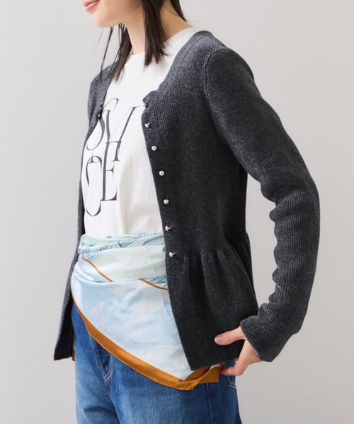 VIS(ビス)の「ペプラム切替モールニットカーディガン/イージーケア(カーディガン/ボレロ・レディース・チャコールグレー/サックスブルー/ホワイト系その他/イエロー系その他2/ダークブラウン・FREE)」の1枚目の写真