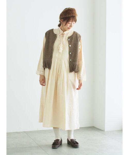 TSUHARU by Samansa Mos2（ツハルバイサマンサモスモス）の「裾フリンジ前後着ニットベスト（ベスト・レディース・ベージュ/ブラウン/ブラック・F）」の11枚目の写真