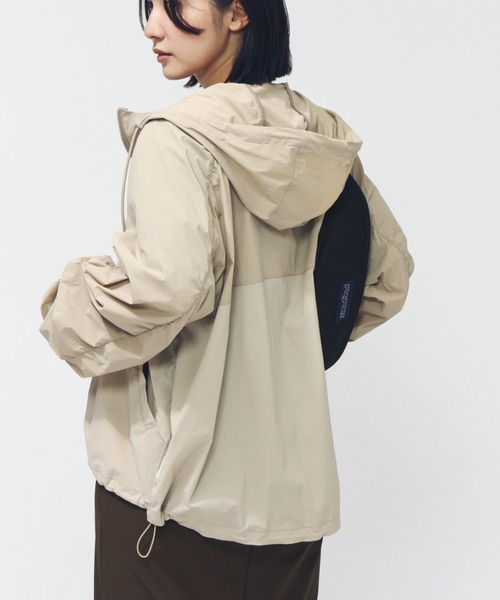 JANSPORT（ジャンスポーツ）の「ジャンスポーツ  SWING WAISTPACK_スウィングウエストパック_ブラック（ボディバッグ/ウエストポーチ・レディース・その他・ONE SIZE）」の5枚目の写真