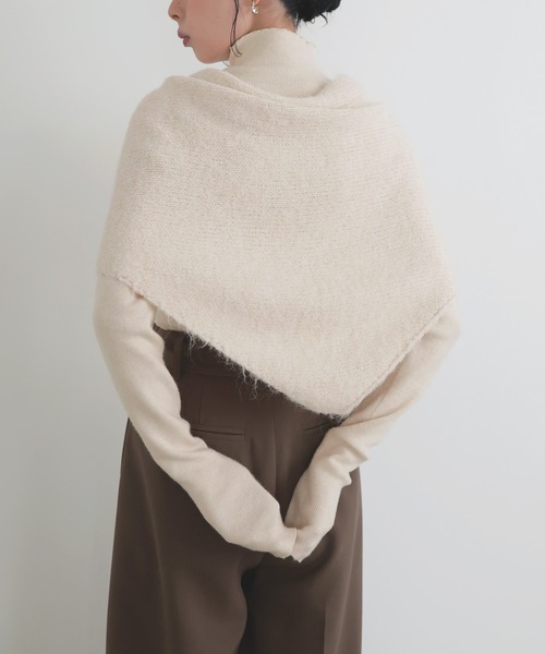 LIAN（リアン）の「トライアングルマルチニットストール（ストール/ショール・レディース・レッド/モカ/チャコールグレー/カーキ/アイボリー・FREE）」の19枚目の写真