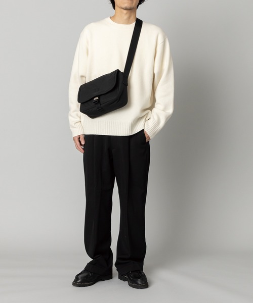 kuros'(クロス)の「【kuros’オリジナル】〈ONLINE限定〉ふかふか塩縮ナイロンミニメッセンジャーバッグ 豊岡産(ショルダーバッグ・レディース・ブラック・FREE)」の2枚目の写真