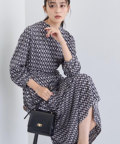 INDIVI（インディヴィ）の「【洗える／オリジナル柄】ジオメプリント フレアワンピース（ワンピース・レディース・キャメル/ブラック系・36/40/15 /13/05/38/19）」の2枚目の写真