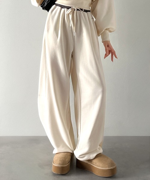 classicalelf（クラシカルエルフ）の「《AYA×クラシカルエルフコラボ》トップスと合わせて空港コーデ完成♪履くだけで“美脚バランス”！配色ウエストで差がつく、裏毛スウェットカーブパンツ（セットアップ可）（スウェットパンツ・レディース・アイボリー/チャコール/ブラウン・X-LARGE/SMALL/MEDIUM/LARGE）」の19枚目の写真