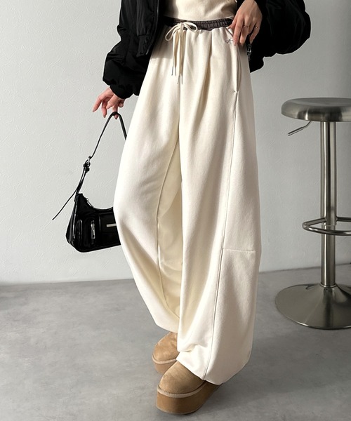 classicalelf（クラシカルエルフ）の「《AYA×クラシカルエルフコラボ》トップスと合わせて空港コーデ完成♪履くだけで“美脚バランス”！配色ウエストで差がつく、裏毛スウェットカーブパンツ（セットアップ可）（スウェットパンツ・レディース・アイボリー/チャコール/ブラウン・X-LARGE/SMALL/MEDIUM/LARGE）」の16枚目の写真