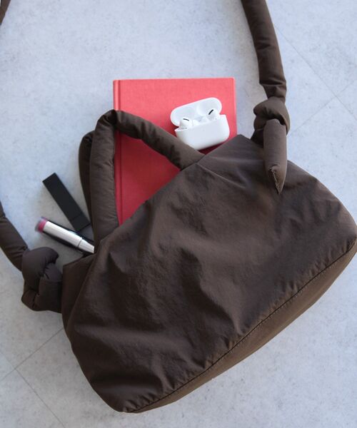 AMERICAN HOLIC（アメリカンホリック）の「【2WAY】ショルダーパフバッグ（ショルダーバッグ・レディース・ブラウン/ブラック/パープル・FREE）」の6枚目の写真