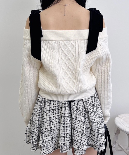 INGNI（イング）の「2Wayベロアリボンオフショルケーブルニット（ニット/セーター・レディース・チャコールグレー/アイボリー/ボルドー/ベージュ・M）」の14枚目の写真