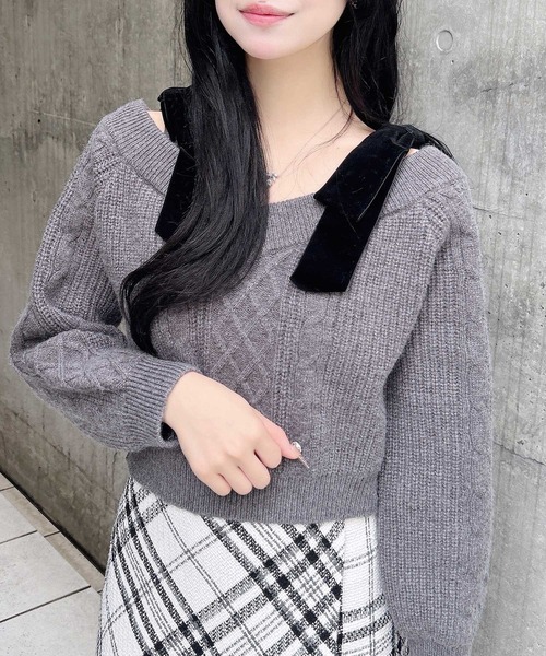 INGNI（イング）の「2Wayベロアリボンオフショルケーブルニット（ニット/セーター・レディース・チャコールグレー/アイボリー/ボルドー/ベージュ・M）」の18枚目の写真