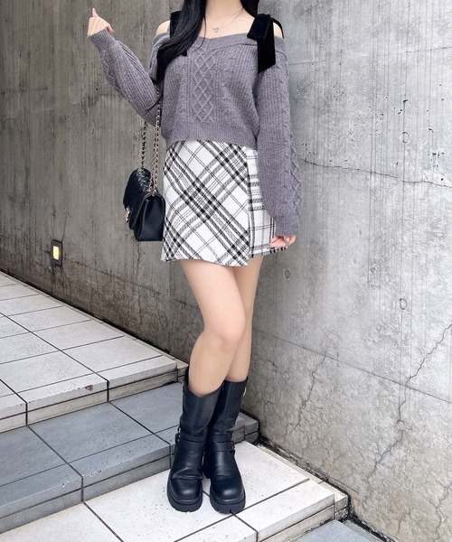 INGNI（イング）の「2Wayベロアリボンオフショルケーブルニット（ニット/セーター・レディース・チャコールグレー/アイボリー/ボルドー/ベージュ・M）」の21枚目の写真