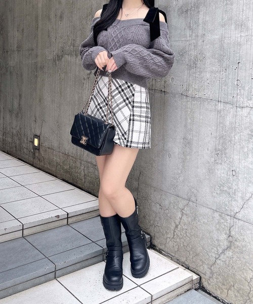 INGNI（イング）の「2Wayベロアリボンオフショルケーブルニット（ニット/セーター・レディース・チャコールグレー/アイボリー/ボルドー/ベージュ・M）」の22枚目の写真