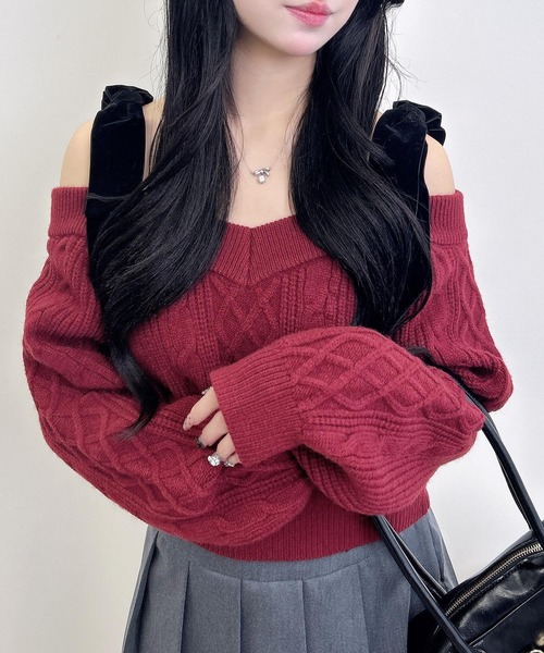 INGNI（イング）の「2Wayベロアリボンオフショルケーブルニット（ニット/セーター・レディース・チャコールグレー/アイボリー/ボルドー/ベージュ・M）」の5枚目の写真