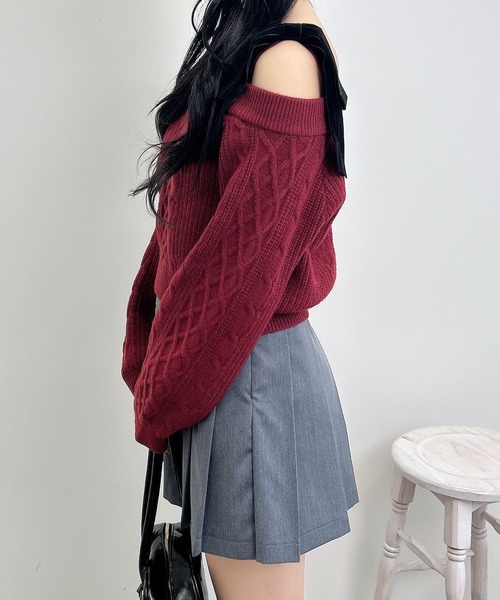 INGNI（イング）の「2Wayベロアリボンオフショルケーブルニット（ニット/セーター・レディース・チャコールグレー/アイボリー/ボルドー/ベージュ・M）」の6枚目の写真