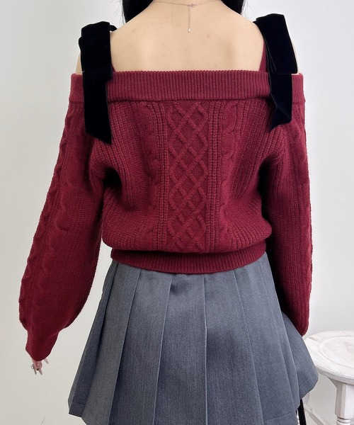 INGNI（イング）の「2Wayベロアリボンオフショルケーブルニット（ニット/セーター・レディース・チャコールグレー/アイボリー/ボルドー/ベージュ・M）」の7枚目の写真