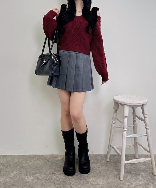 INGNI（イング）の「2Wayベロアリボンオフショルケーブルニット（ニット/セーター・レディース・チャコールグレー/アイボリー/ボルドー/ベージュ・M）」の9枚目の写真