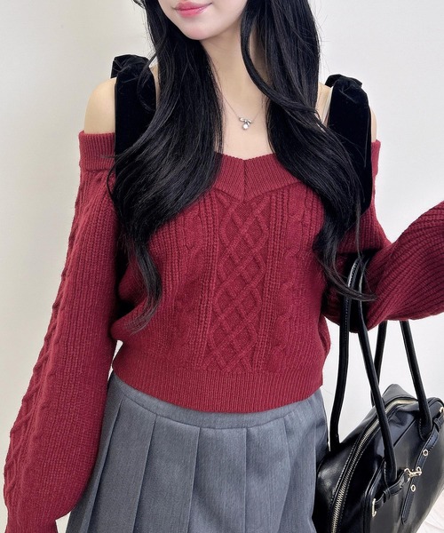 INGNI（イング）の「2Wayベロアリボンオフショルケーブルニット（ニット/セーター・レディース・チャコールグレー/アイボリー/ボルドー/ベージュ・M）」の10枚目の写真