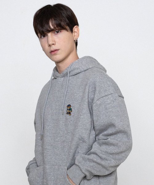 GRAVER（グレーバー）の「[UNISEX]デイジーブーケベア刺繍フードティー_グレー（パーカー・レディース・グレー・MEDIUM/LARGE/SMALL）」の4枚目の写真