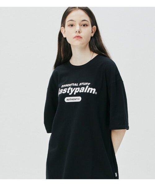 NP STUDIO(エヌピースタジオ)の「ネスティアセンティックロゴTシャツブラック(Tシャツ/カットソー・レディース・その他・MEDIUM/LARGE/X-LARGE)」の1枚目の写真