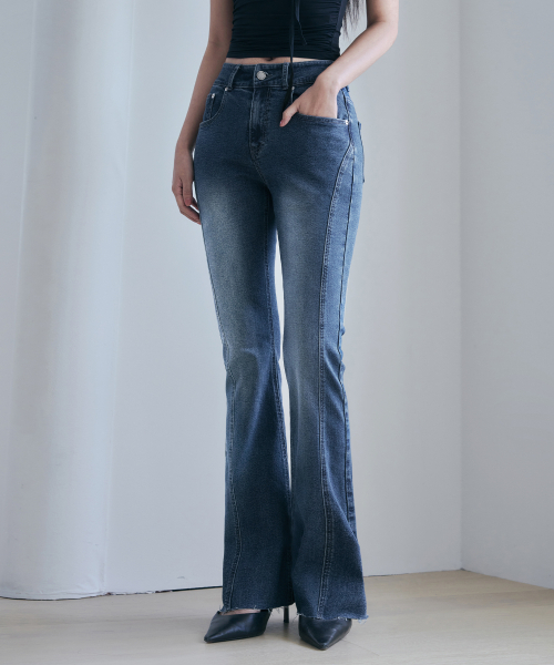 OURDAYZ（アワーデイズ）の「スラッシュラインブーツカットデニムパンツ[ブルー]（デニムパンツ・レディース・その他・LARGE/MEDIUM/SMALL）」の2枚目の写真