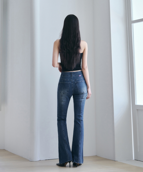 OURDAYZ（アワーデイズ）の「スラッシュラインブーツカットデニムパンツ[ブルー]（デニムパンツ・レディース・その他・LARGE/MEDIUM/SMALL）」の4枚目の写真