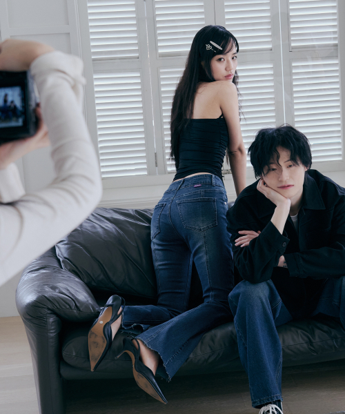 OURDAYZ（アワーデイズ）の「スラッシュラインブーツカットデニムパンツ[ブルー]（デニムパンツ・レディース・その他・LARGE/MEDIUM/SMALL）」の5枚目の写真