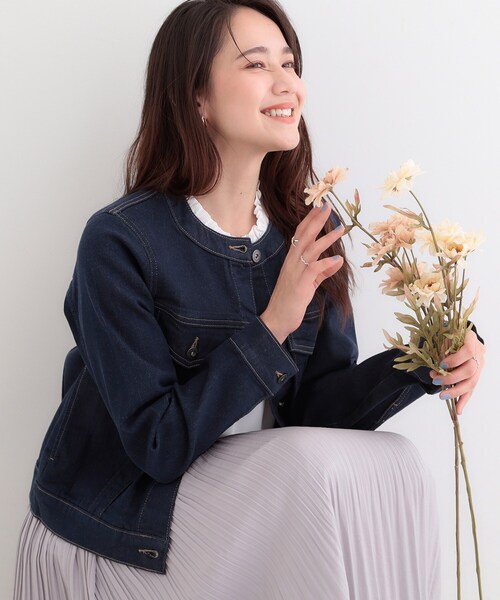 SHOO・LA・RUE（シューラルー）の「【SHOO・LA・RUE DENIM】大人のための ストレッチ コンパクトデニムジャケット（デニムジャケット・レディース・ネイビー/ライトグレー/ライトブルー・01/02/03/04）」の3枚目の写真