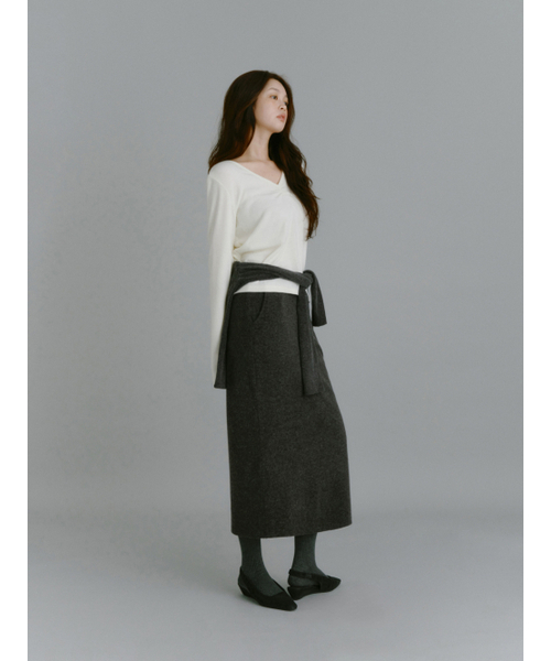 Yuje（ユジェ）の「SHIRRING V NECK TOP (3color,2size)（Tシャツ/カットソー・レディース・チャコールグレー/ダークブラウン/アイボリー・SMALL/MEDIUM）」の14枚目の写真