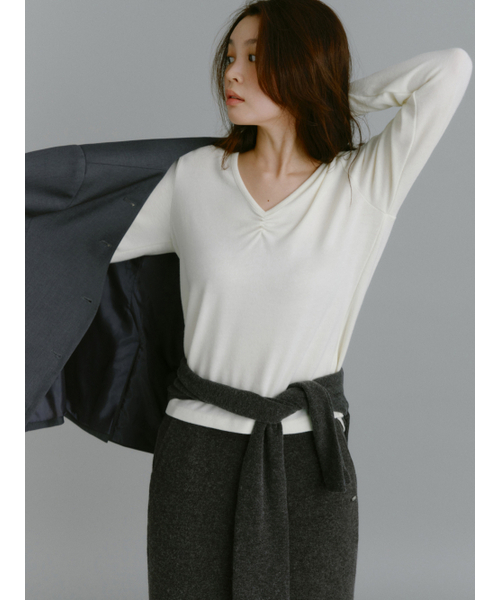 Yuje（ユジェ）の「SHIRRING V NECK TOP (3color,2size)（Tシャツ/カットソー・レディース・チャコールグレー/ダークブラウン/アイボリー・SMALL/MEDIUM）」の15枚目の写真
