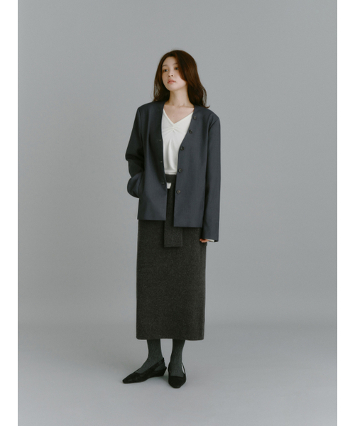 Yuje（ユジェ）の「SHIRRING V NECK TOP (3color,2size)（Tシャツ/カットソー・レディース・チャコールグレー/ダークブラウン/アイボリー・SMALL/MEDIUM）」の17枚目の写真