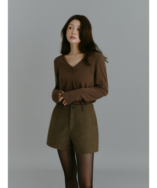 Yuje（ユジェ）の「SHIRRING V NECK TOP (3color,2size)（Tシャツ/カットソー・レディース・チャコールグレー/ダークブラウン/アイボリー・SMALL/MEDIUM）」の20枚目の写真