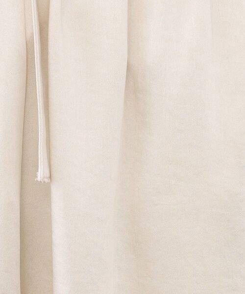 OPAQUE.CLIP(オペークドットクリップ)の「サテンイージーワイドパンツ【洗濯機OK】(その他パンツ・レディース・アイボリー/チャコールグレー・42/40/38)」の6枚目の写真