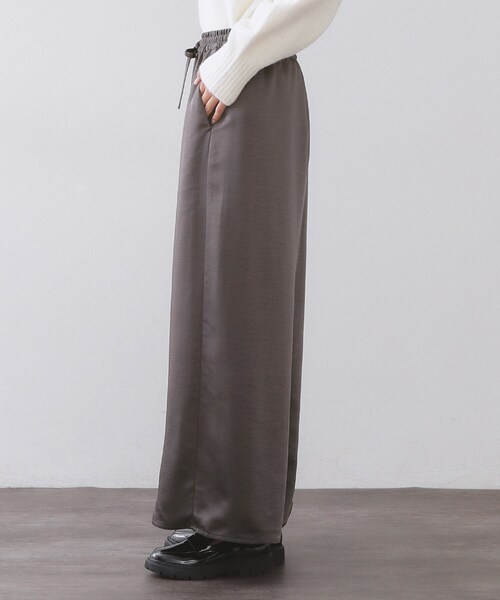 OPAQUE.CLIP(オペークドットクリップ)の「サテンイージーワイドパンツ【洗濯機OK】(その他パンツ・レディース・アイボリー/チャコールグレー・42/40/38)」の12枚目の写真