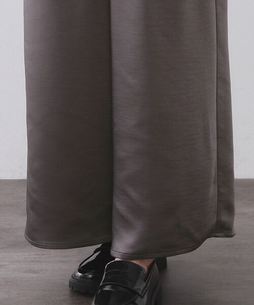 OPAQUE.CLIP(オペークドットクリップ)の「サテンイージーワイドパンツ【洗濯機OK】(その他パンツ・レディース・アイボリー/チャコールグレー・42/40/38)」の17枚目の写真