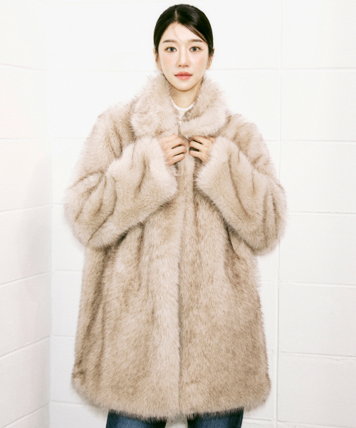 NICK&NICOLE(ニックアンドニコール)の「LUXE FUR MIDI JACKET_BEIGE(ムートンコート・レディース・その他・FREE)」の1枚目の写真
