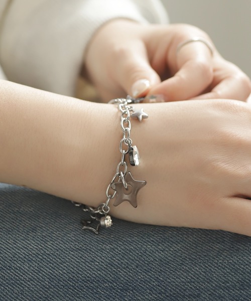 ANEMONE(アネモネ)の「ミックスチャームブレスレット(ブレスレット・レディース・ゴールド/シルバー・FREE)」の2枚目の写真