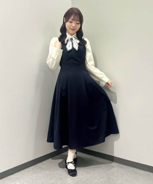 an another angelus(アンアナザーアンジェラス)の「クロスストラップサテンバレエパンプス/fint フィント(パンプス・レディース・ブルーグレー/ブラック・S/L/M)」の16枚目の写真