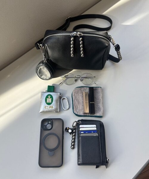 ear PAPILLONNER(イアパピヨネ)の「【ほし企画】スタッズポシェット/ショルダーバッグ(ショルダーバッグ・レディース・ブラック/ブラウン/グレー系その他・FREE)」の2枚目の写真