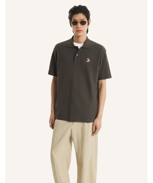 Maison Kitsune（メゾンキツネ）の「DREAMING FOX COMFORT POLO（ポロシャツ・メンズ・ダークブラウン系・XS/S/M/L/XL）」の6枚目の写真